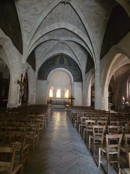 L'intérieure de l'église Saint Vincent.