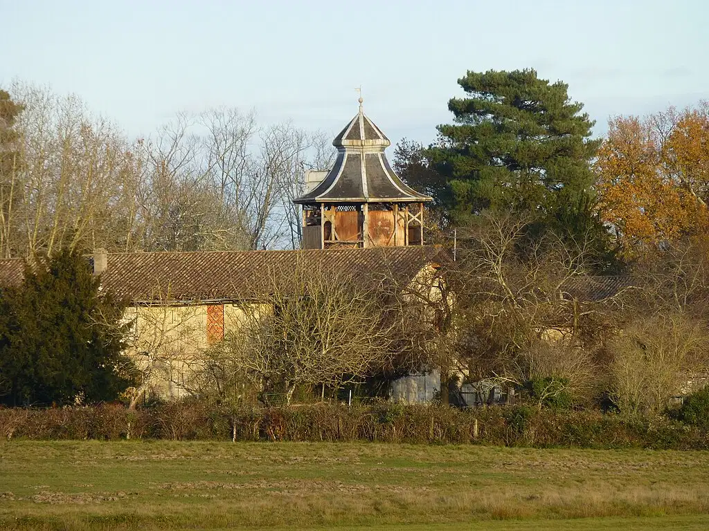 La chartreuse dit le château Haussemann.