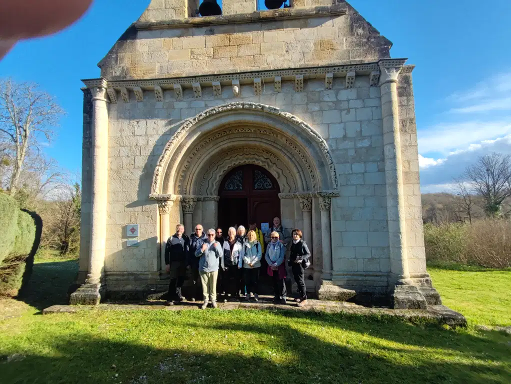Rando-Ligna le groupe devant l'église de Saint genes de Lombaud